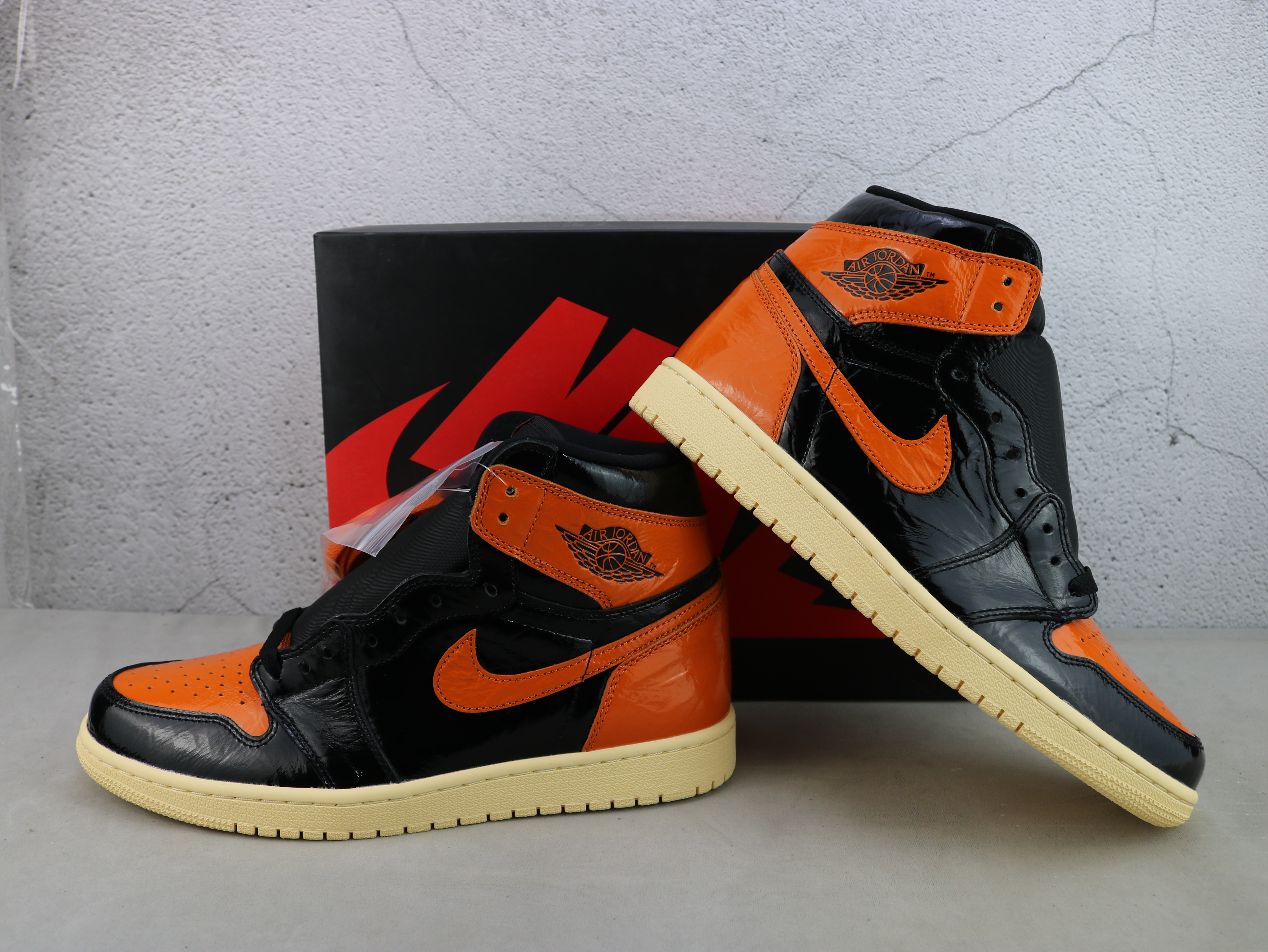 Air Jordan 1 Retro High Shattered Backboard 3.0 575441 028